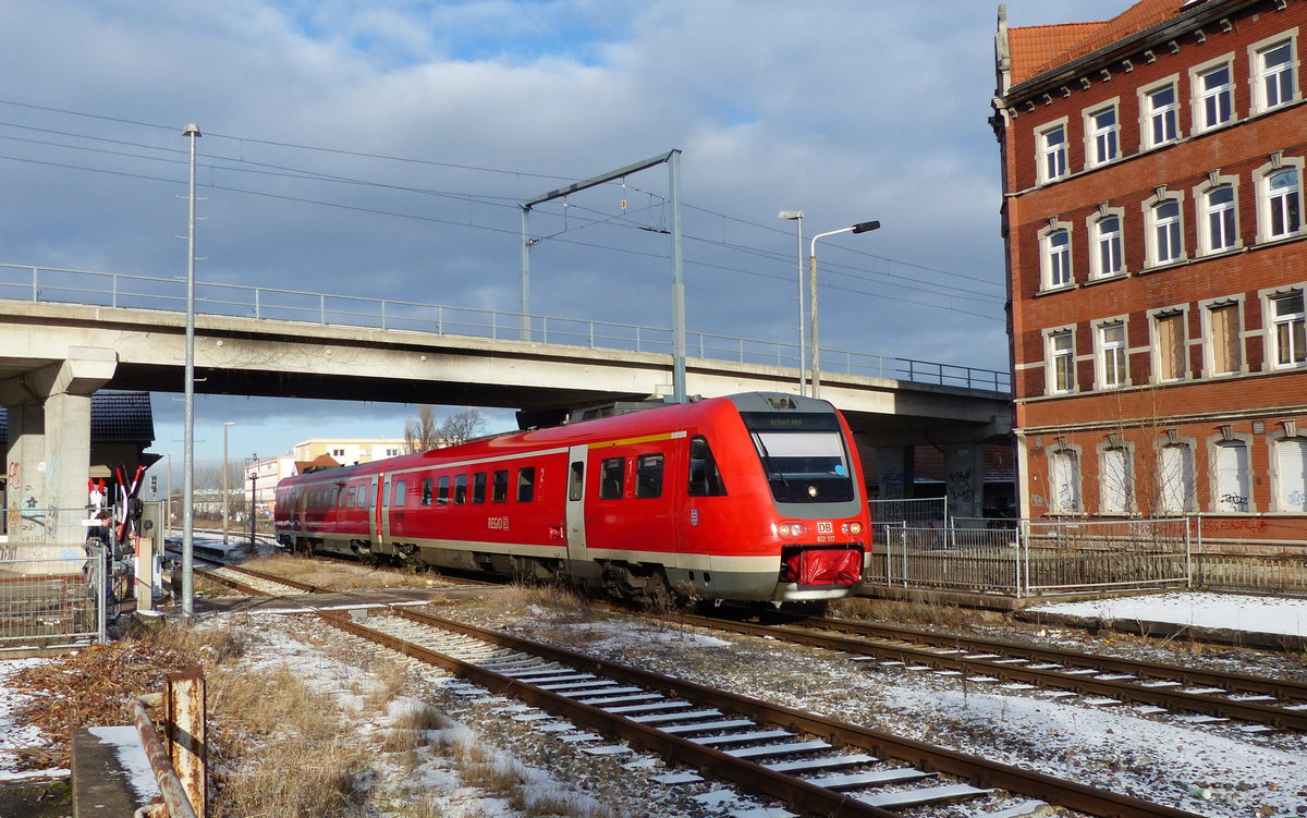 DB 612 117 als RB 16287 von Leinefelde nach Erfurt Hbf, am 17.01.2017 bei der Ausfahrt in Erfurt Nord.