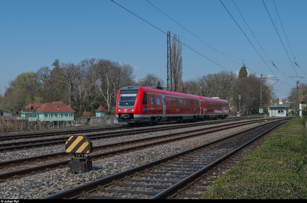 DB 612 119 erreicht am 4. April 2016 als RE 29320 von Oberstaufen den Lindauer Bodenseedamm.