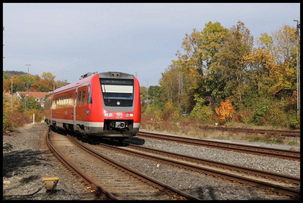 DB 612 971 erreicht hier auf der Fahrt nach NÜrnberg am 21.10.2019 um 14.26 Uhr den Hauptbahnhof von Bayreuth.
