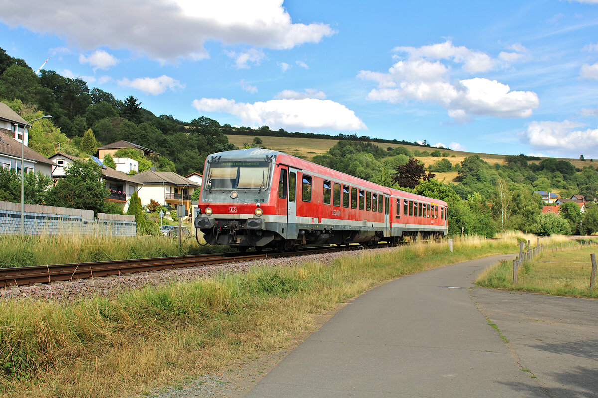 DB 628 441 erreicht Wolfstein auf seiner Fahrt von Kaiserslautern nach Lauterecken-Grumbach. (17.07.2023)