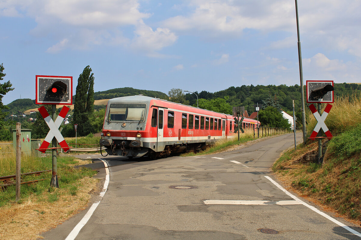 DB 628 453 verlässt Wolfstein über die Lautertalbahn nach Kaiserslautern Hbf. (26.06.2023)