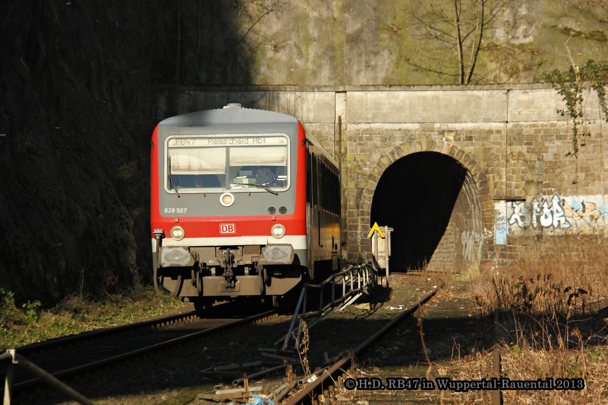 DB 628 507 als RB47 am Rauentaler Tunnel, Dezember 2013.