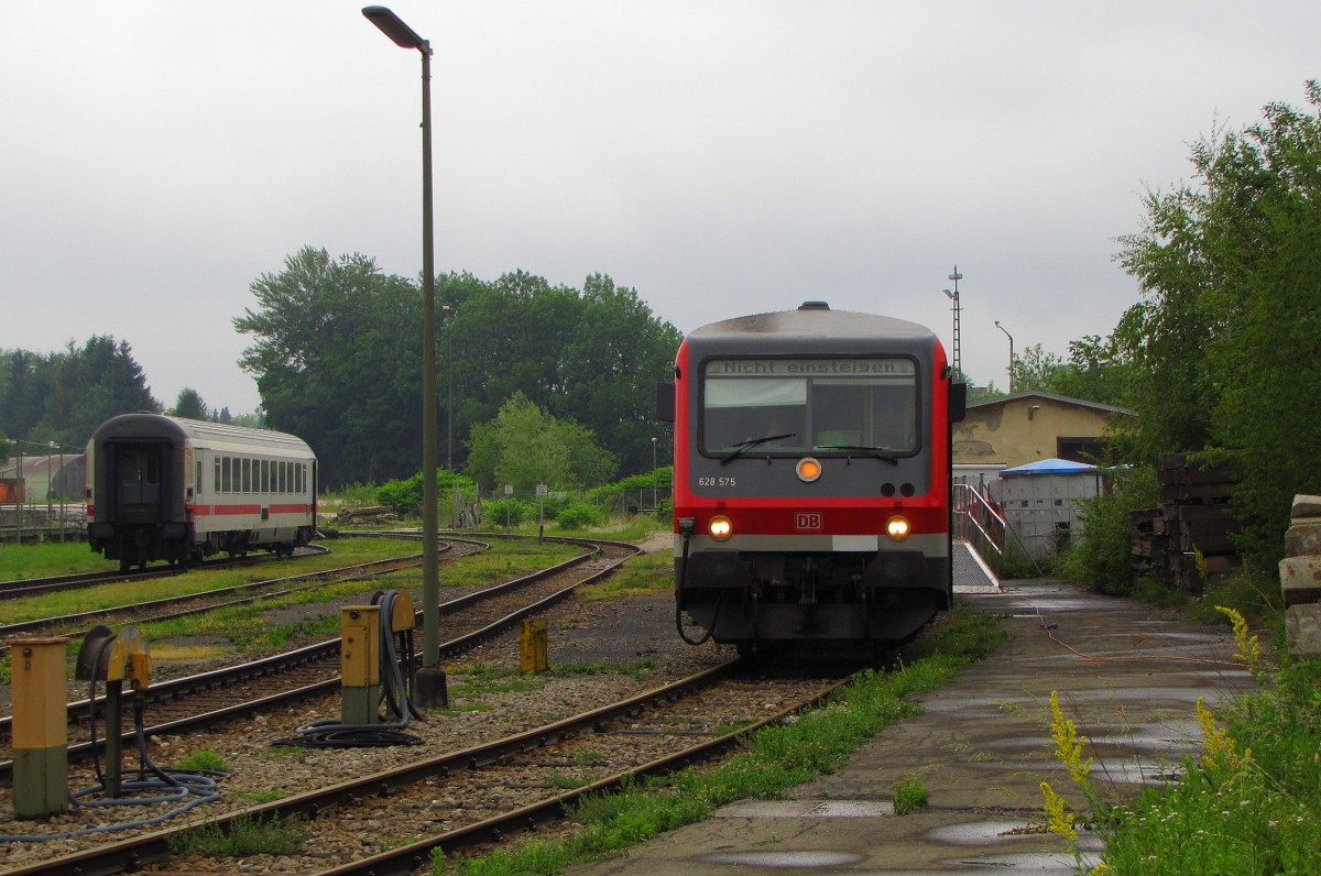 DB 628 575 am 27.05.1011 in  der Est. Freilassing.