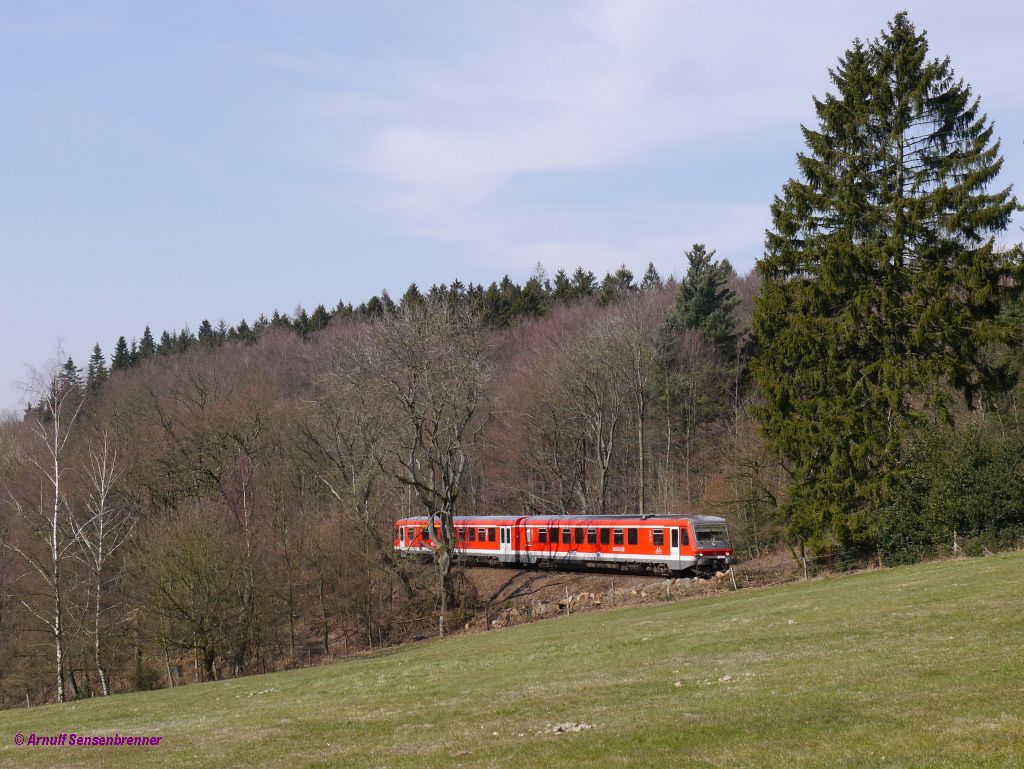 DB 628.4 unterwegs als RB47 von Solingen nach Wuppertal.
Er hat hier auf seinem Weg die Mngstener Brcke berquert und fhrt nach Remscheid.

2013-03-27 Remscheid-Kppelstein