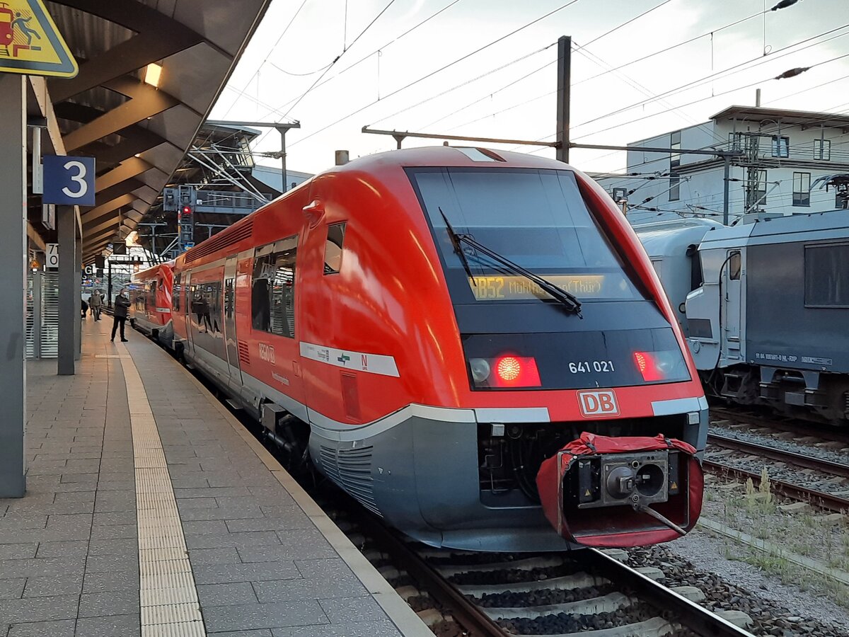 DB 641 021 als RB 16294 nach Mühlhausen (Thür), am 30.09.2021 in Erfurt Hbf. Der dahinter stehende DB 641 022 fährt dann ins DB Werk.