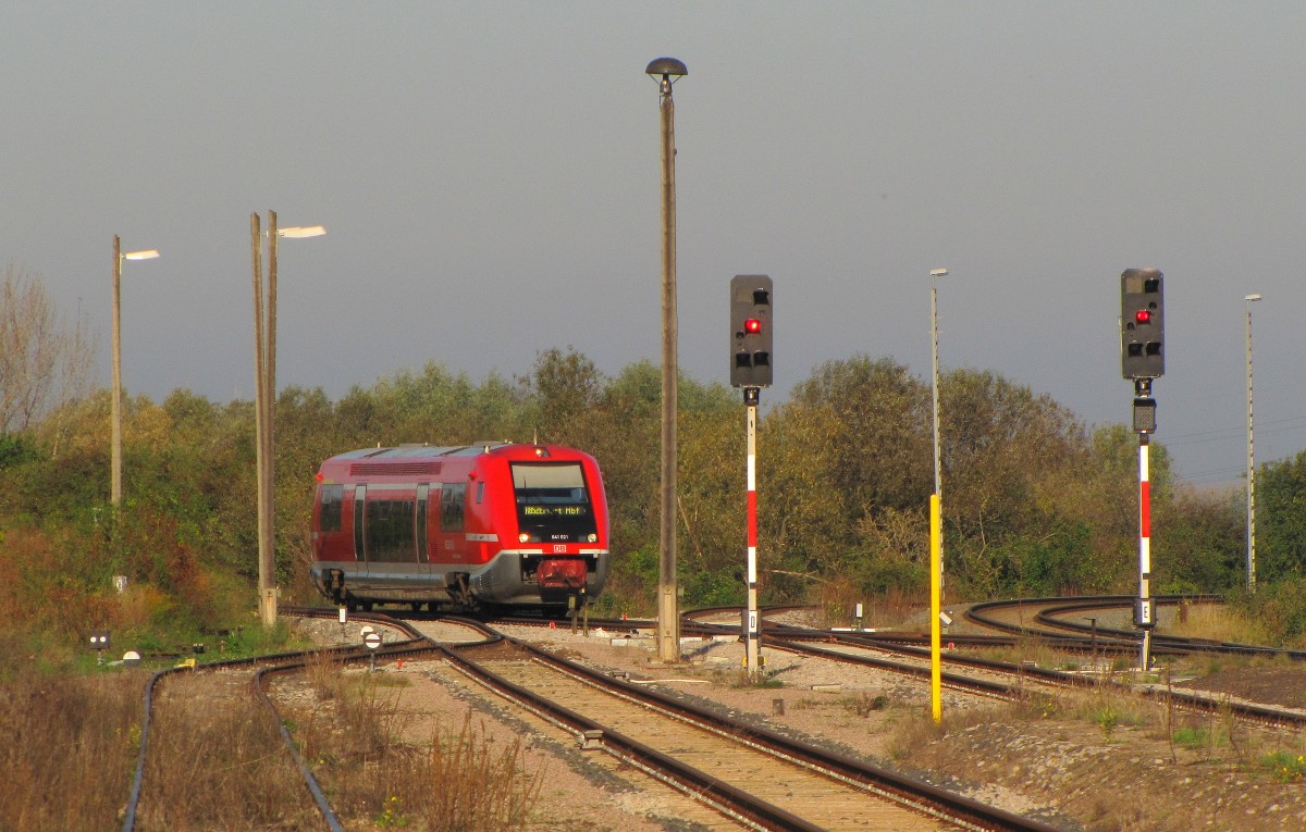 DB 641 021 als RB 16207 von Leinefelde nach Erfurt Hbf, am 19.10.2014 bei der Einfahrt in Kühnausen.