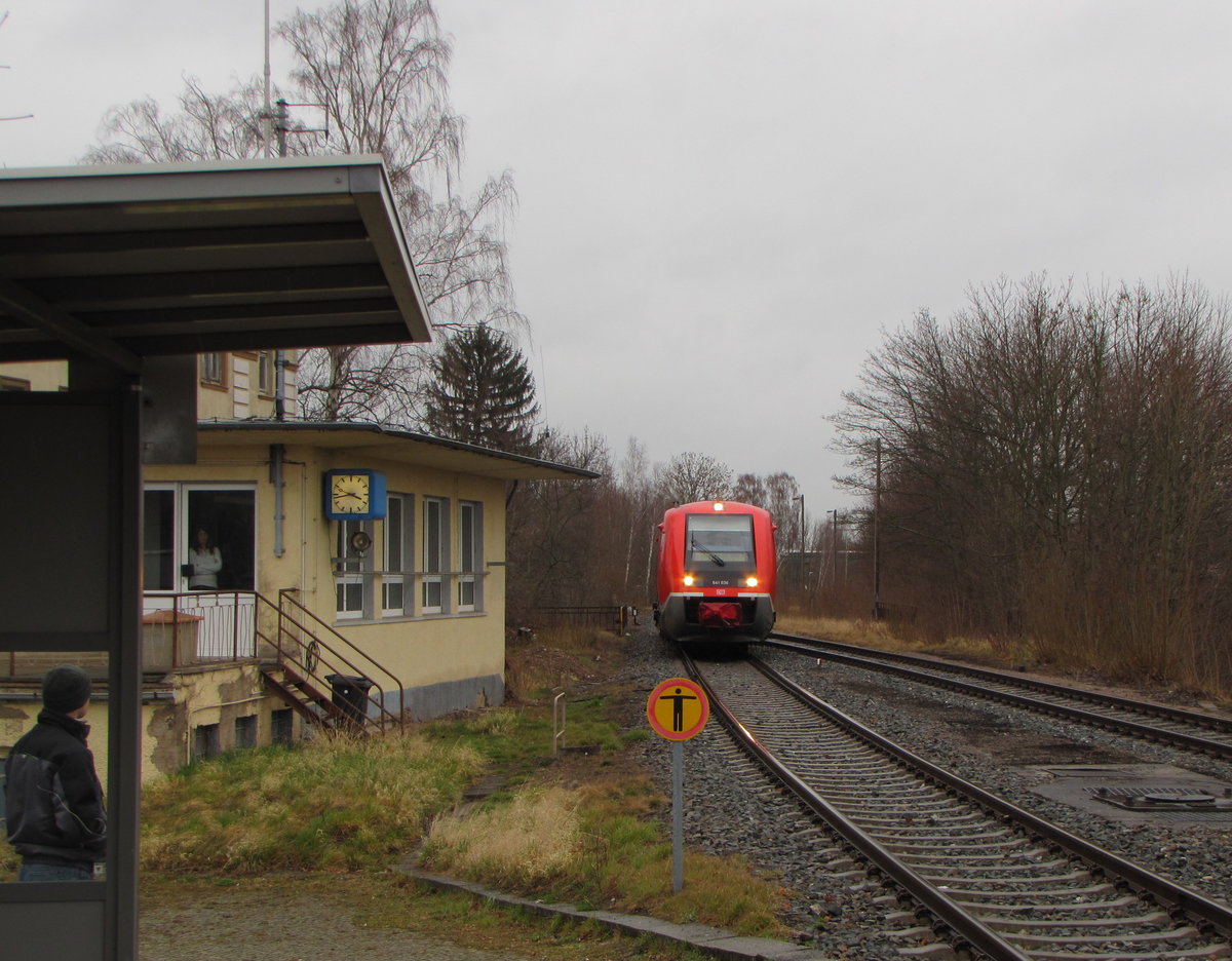DB 641 036 als RB 16043 von Fröttstädt nach Friedrichroda, am 25.03.2016 bei der Einfahrt in Waltershausen.