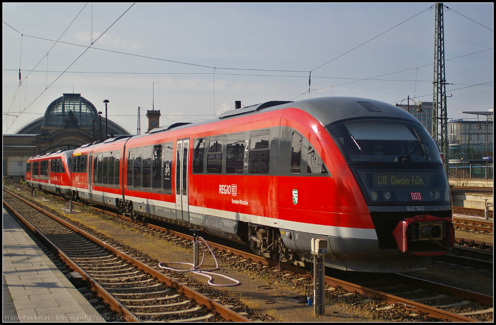 DB 642 035-9 und 642 043 stehen am 12.04.2014 in Dresden Hauptbahnhof als U8 nach Decin hl.n. bereit