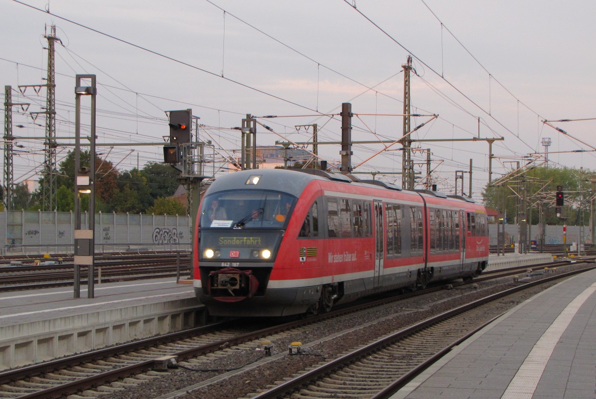 DB 642 187 als RB 17511  11. Unstrut-Schrecke-Express  aus Wangen (Unstrut), am 03.10.2015 in Erfurt Hbf.