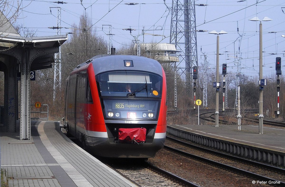 DB 642 230-7 (Bj. 2003, Siemens) als RB 27646 Loburg - Magdeburg Hbf., ex KBS 259 Altengrabow - Biederitz, fotografiert bei der Einfahrt in den Bf. Biederitz am 30.03.2011 --> Noch im gleichen Jahr wurde der Personenverkehr auf dieser Strecke eingestellt.