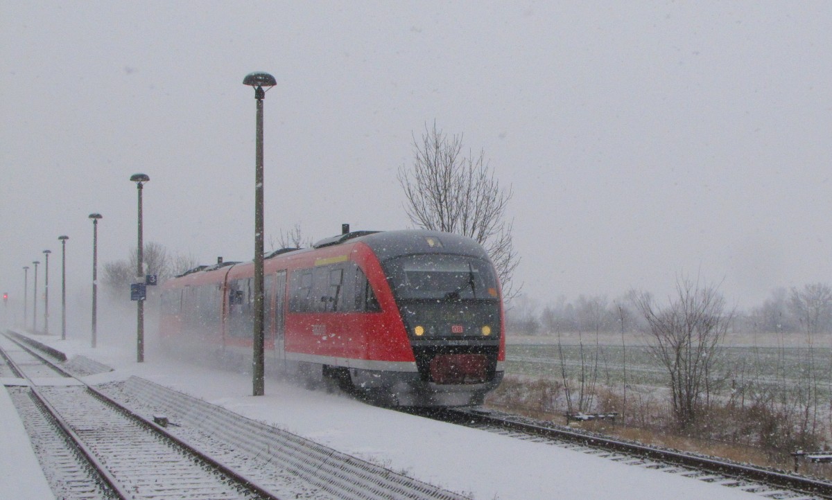 DB 642 509 mit dem RE 16107 von Wolkramshausen nach Erfurt Hbf, am 05.02.2015 in Kühnhausen.