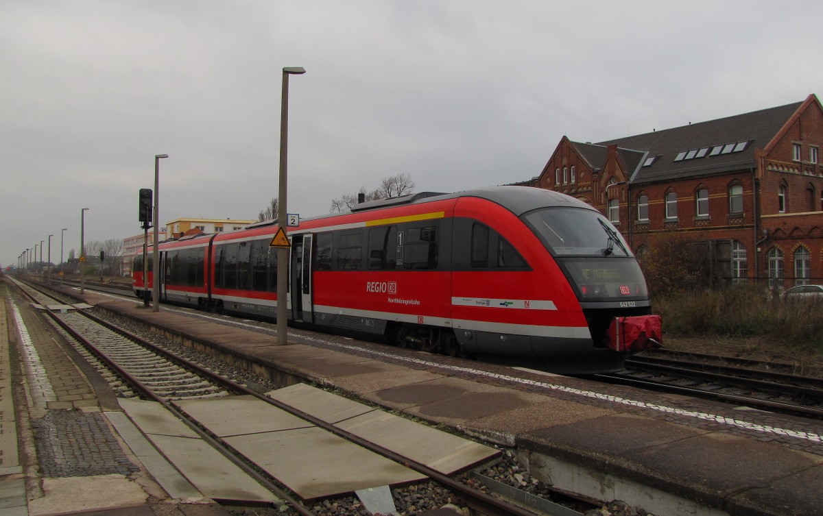 DB 642 522, beschriftet mit Nordthüringenbahn, als RE 16110 von Erfurt Hbf nach Nordhausen, am 04.12.2013 beim Halt in Erfurt Nord.