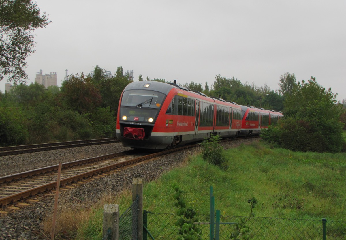 DB 642 719-8 + 642 721 als RB 34876 von Naumburg (S) Ost nach Nebra, am 13.09.2014 in Karsdorf.