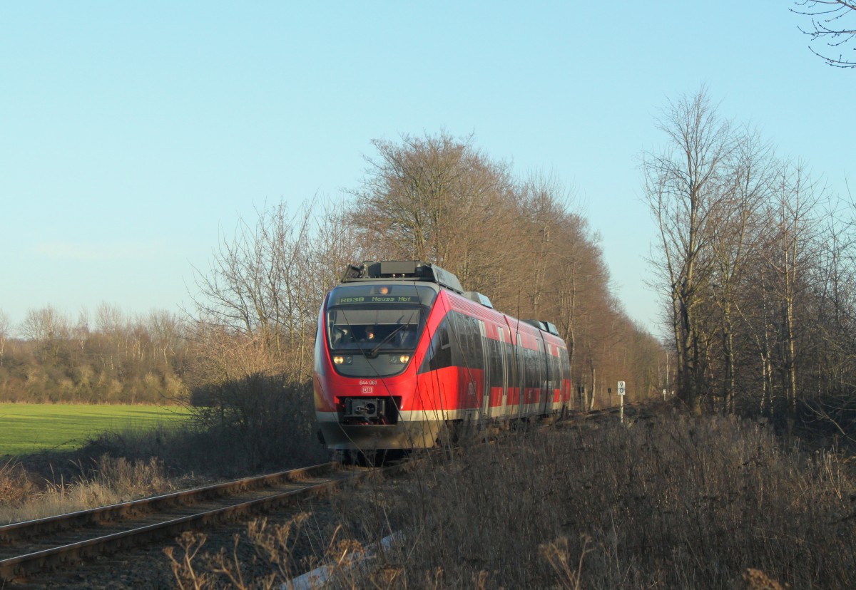 DB 644 061 fährt am 28.02.2015 als RB 38 nach Neuss Hbf dem nächsten Halt Bergheim (Erft) entgegen. 