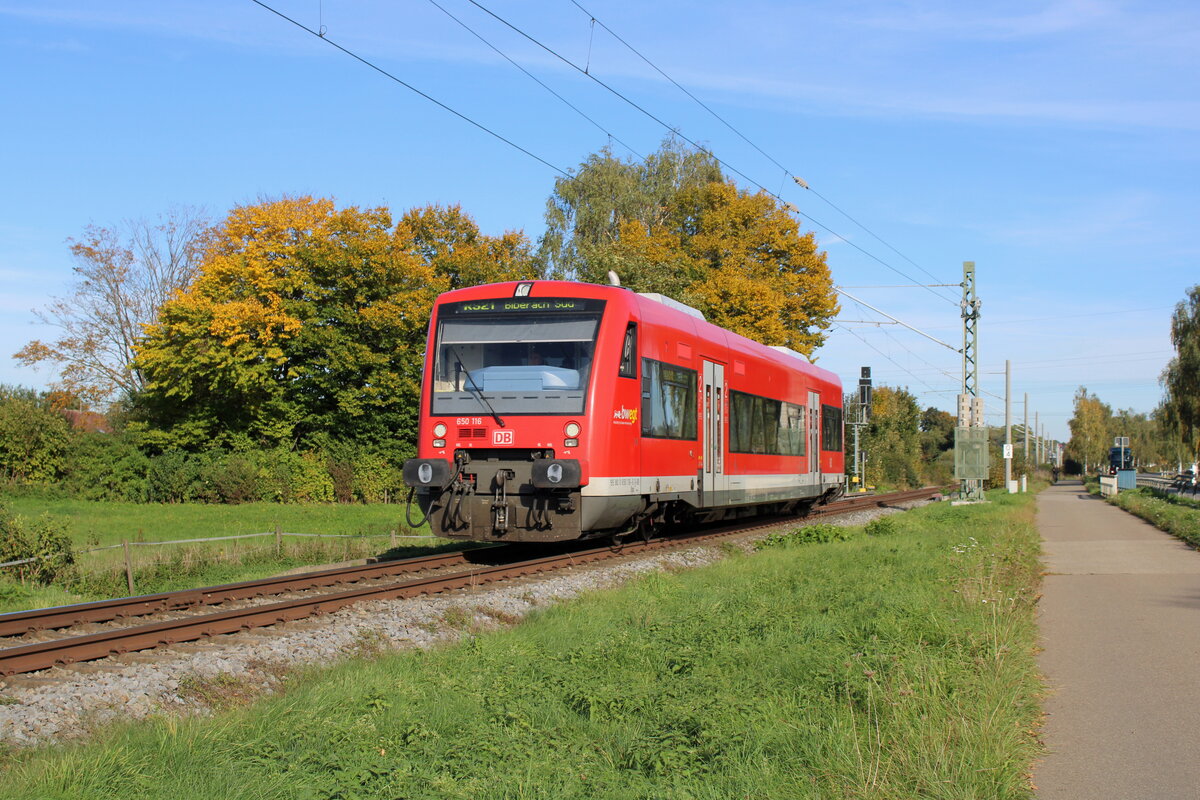 DB 650 116 erreicht Laupheim West von Laupheim Stadt kommend zur Fahrt nach Biberach(Riß)Süd. (04.10.2022)