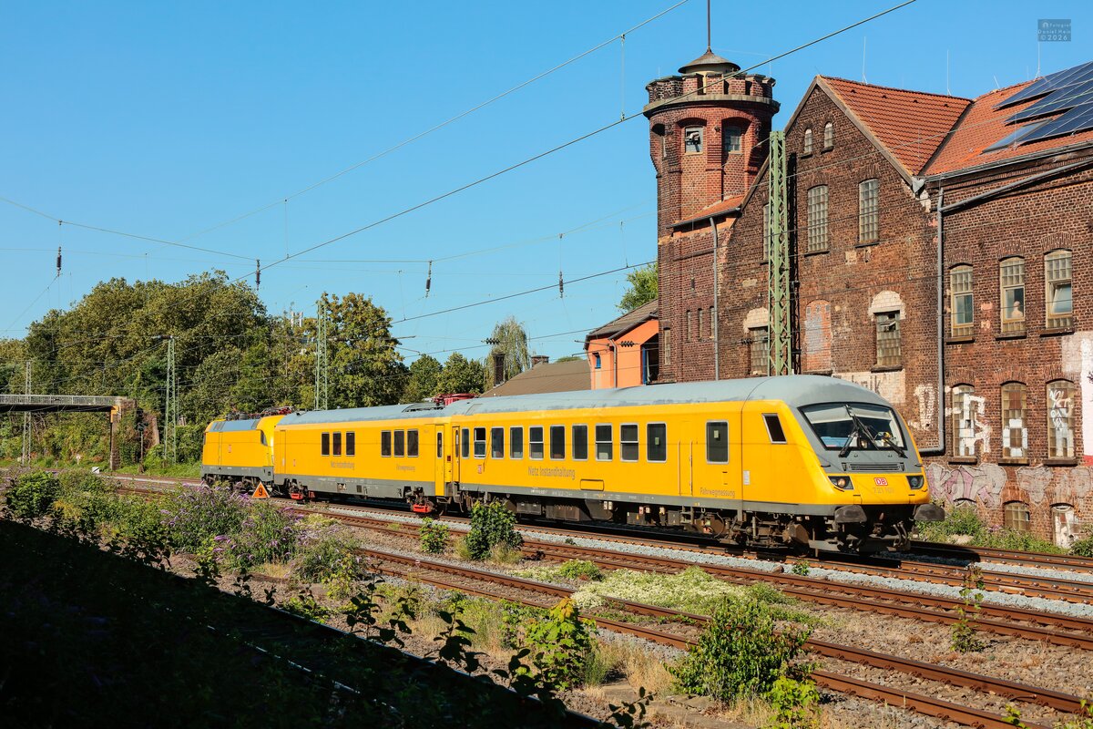 DB 721 101 & DB 182 535 schiebt DB Netz Instandhaltung in Wuppertal, August 2026.