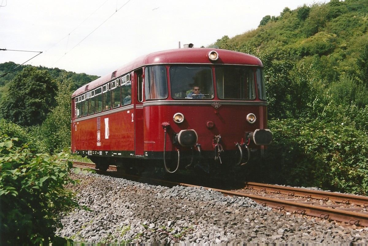 DB 798 629-1 kurz vor Linz auf der Steilstrecke von Kalenborn, 12.8.2001.