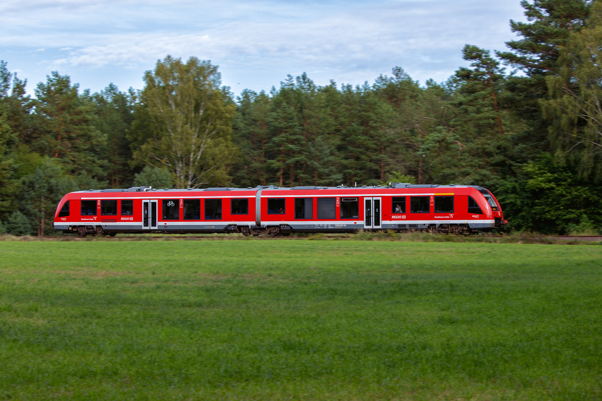 DB ALSTOM LINT 41 (RE 4) zwischen Eggesin und Torgelow. - 27.08.2016 - Vom Radweg aus aufgenommen. 