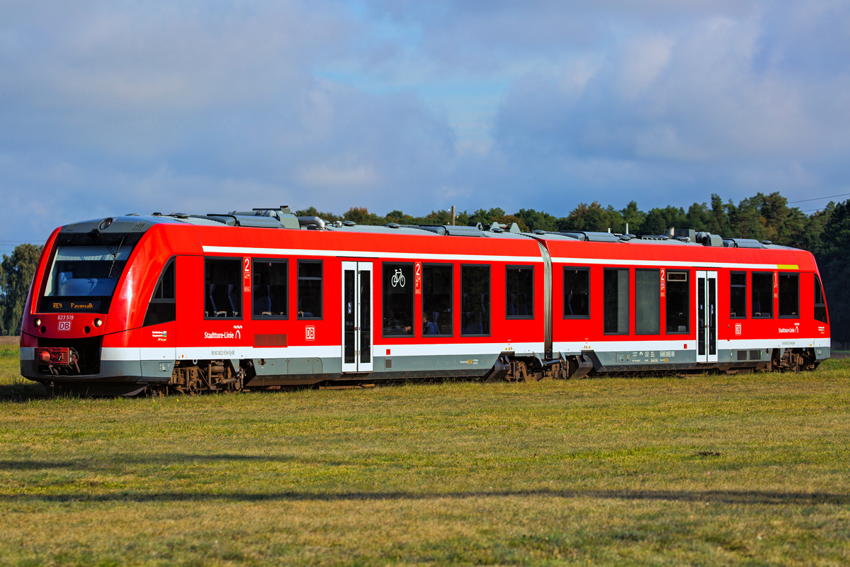 DB ALSTOM LINT 41 (RE 4) zwischen Eggesin und Torgelow. -
27.08.2016


