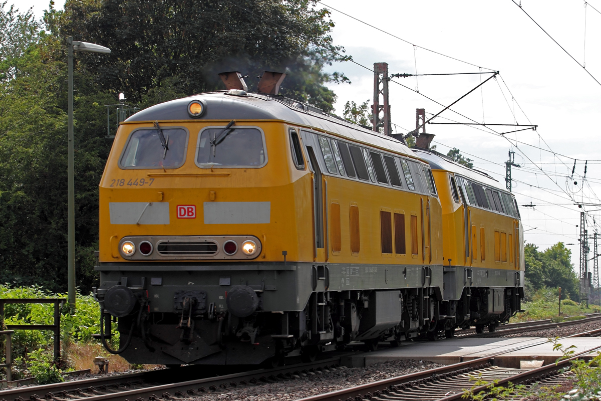 DB Bahnbau 218 449-7 mit 225 010-8 am Haken in Gelsenkirchen-Bismarck 9.8.2019