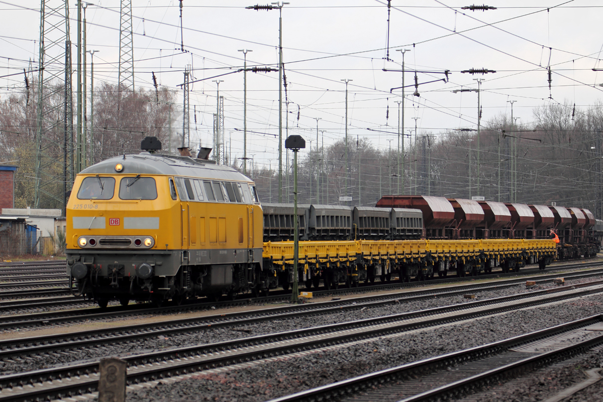 DB Bahnbau 225 010-8 in Duisburg-Entenfang 5.4.2018