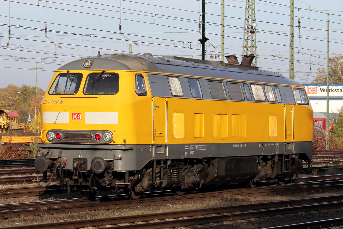 DB Bahnbau 225 010-8 in Duisburg-Entenfang 9.11.2018