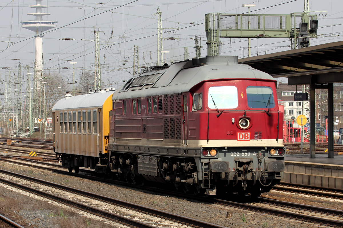 DB Bahnbau 232 550-4 durchfährt Bremen Hbf. 10.4.2018