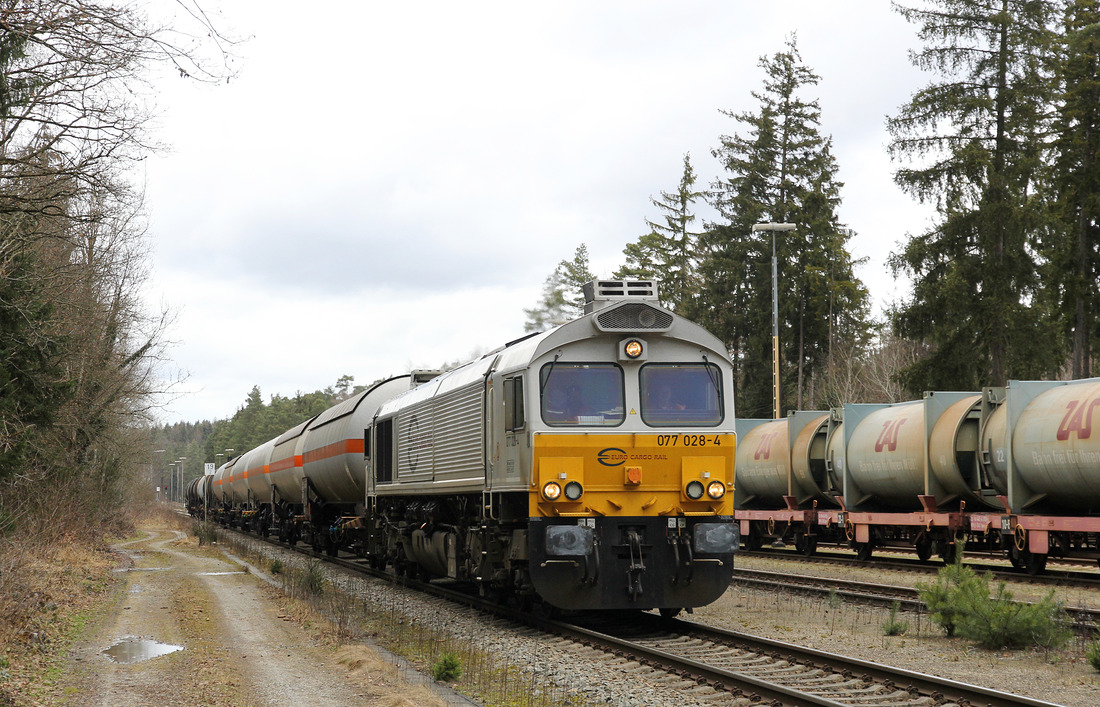 DB Cargo 077 028 am 1. März 2017 in Kastl (Oberbayern).