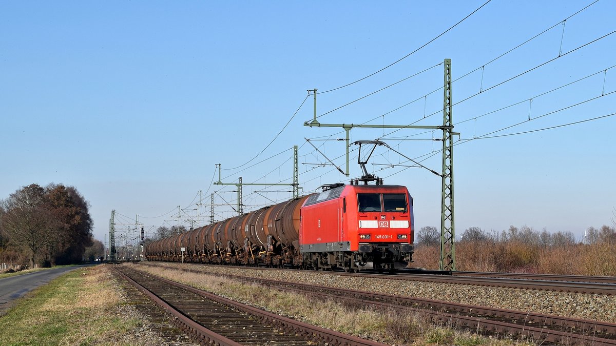 DB Cargo 145 031 mit Kesselwagenzug EZ 50760 Barenburg - Lingen-Holthausen (Diepholz, 25.02.19).