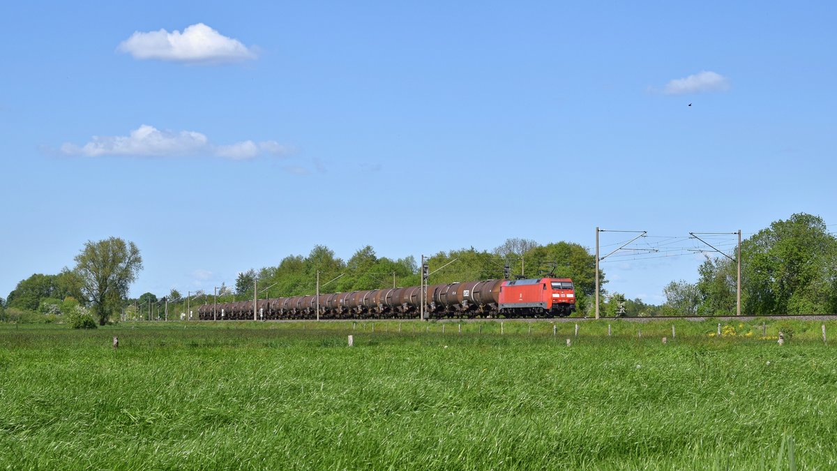 DB Cargo 152 094 mit Kesselwagenzug EZ 50760 Barenburg - Lingen-Holthausen (Hde, 13.05.19).
