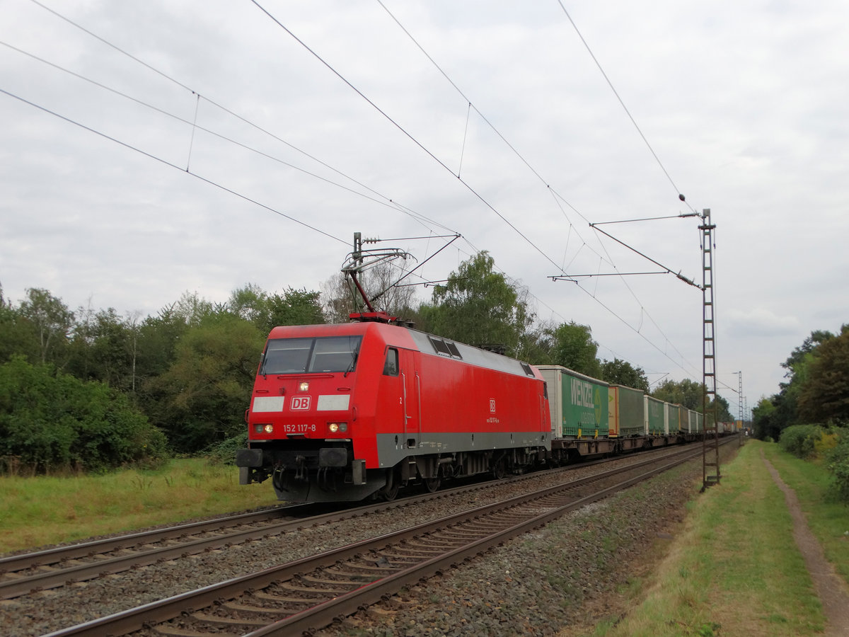DB Cargo 152 117-8 mit KLV am 20.09.16 bei Hanau West