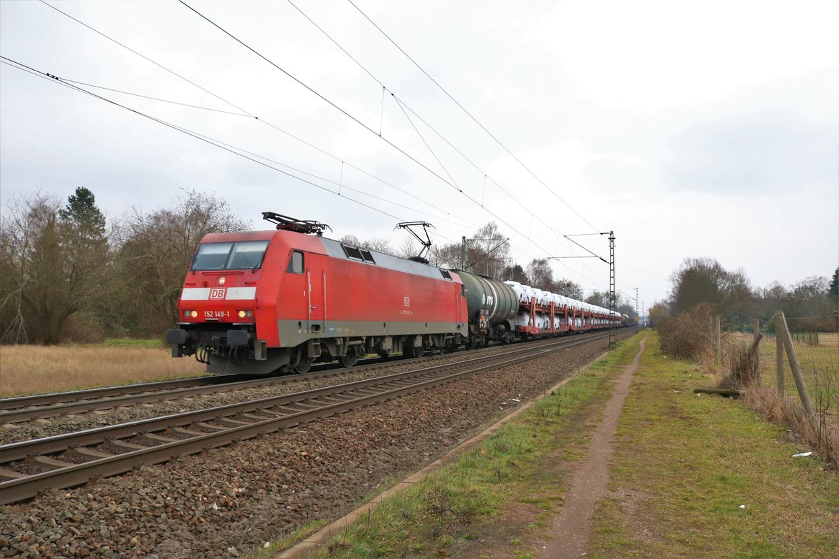 DB Cargo 152 149-1 mit einen gemischten Güterzug am 02.03.19 bei Hanau West 