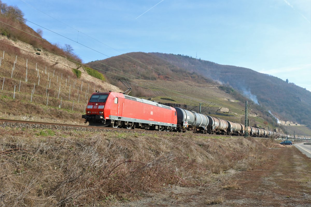 DB Cargo 185 162-5 mit Kesselwagen am 23.02.19 auf der Rechten Rheinstrecke