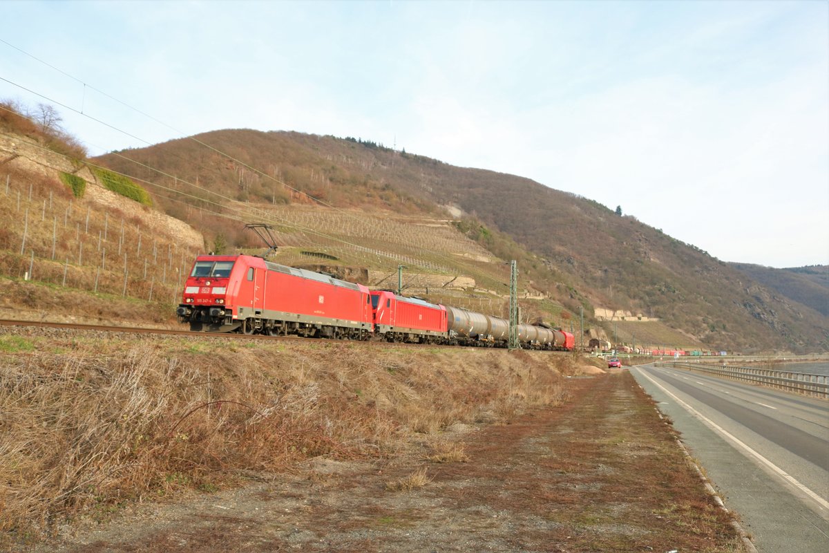 DB Cargo 185 247-4 und 187 xxx mit gemischten Güterzug am 23.02.19 zwischen Assmanshausen und Lorch auf der Rechten Rheinstrecke 