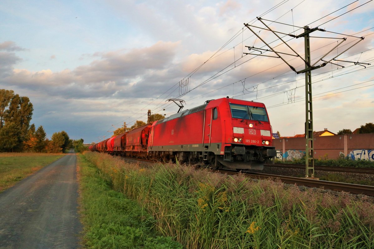 DB Cargo 185 286-2 mit Kaliwagen in Rodenbach (Main Kinzig Kreis) am 17.09.19