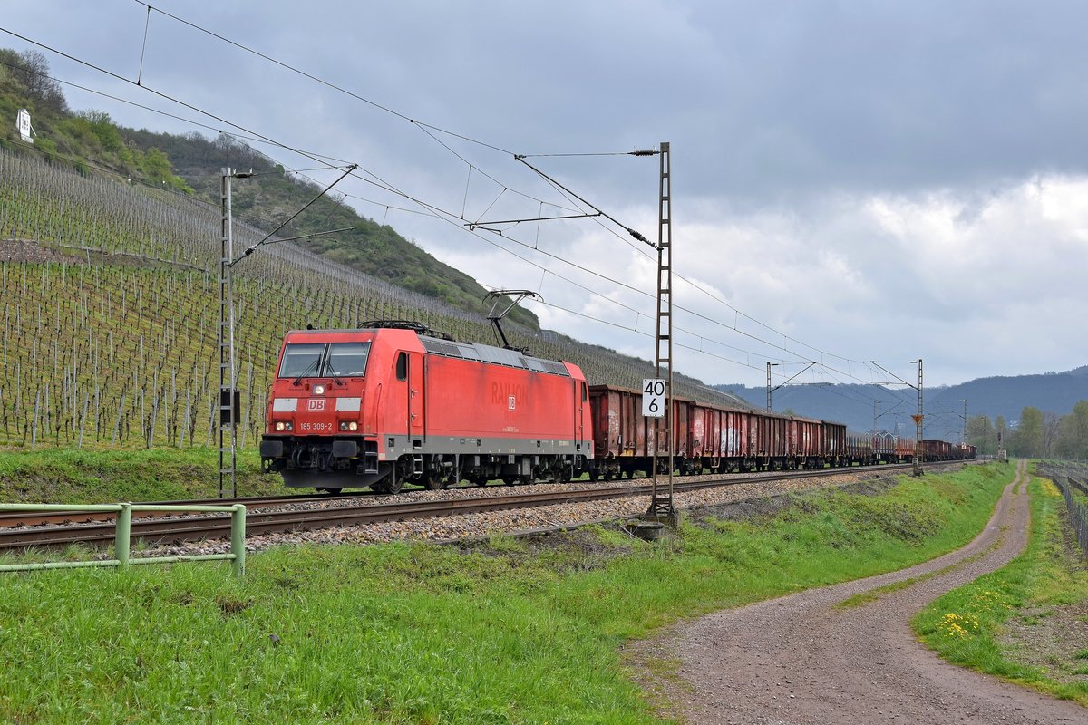 DB Cargo 185 309 mit gemischtem Güterzug in Richtung Trier (Pommern/Mosel, 17.04.19).