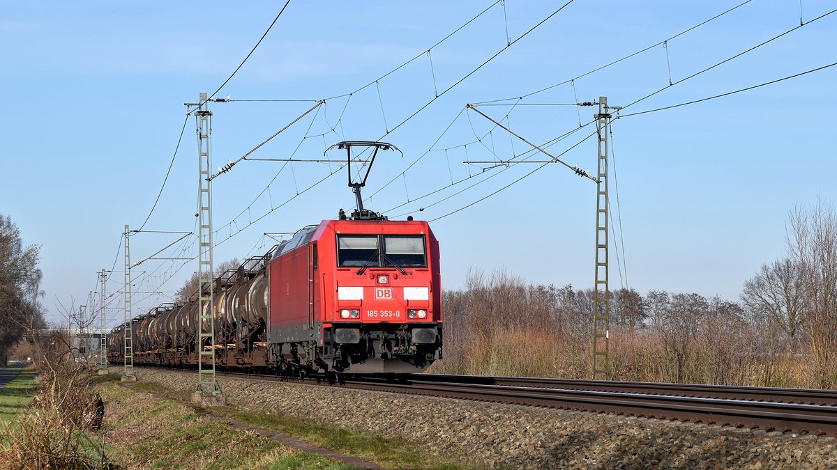 DB Cargo 185 353 mit Kesselwagenzug EZ 50760 Barenburg - Lingen-Holthausen (Diepholz-Graftlage, 25.02.19).