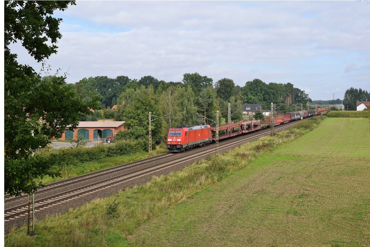 DB Cargo 185 359 mit gemischtem Güterzug in Richtung Hannover (Eystrup, 22.09.2021).