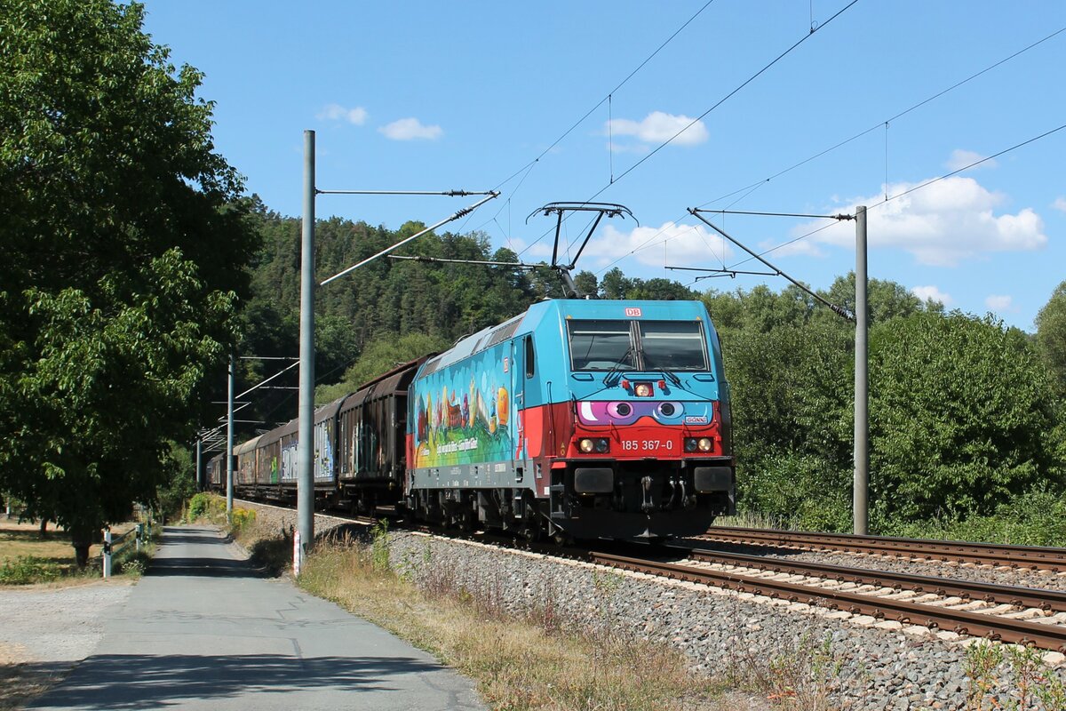 DB Cargo-185 367-0  Günni  samt Güterzug am 12.8.2022 in Kaulsdorf
