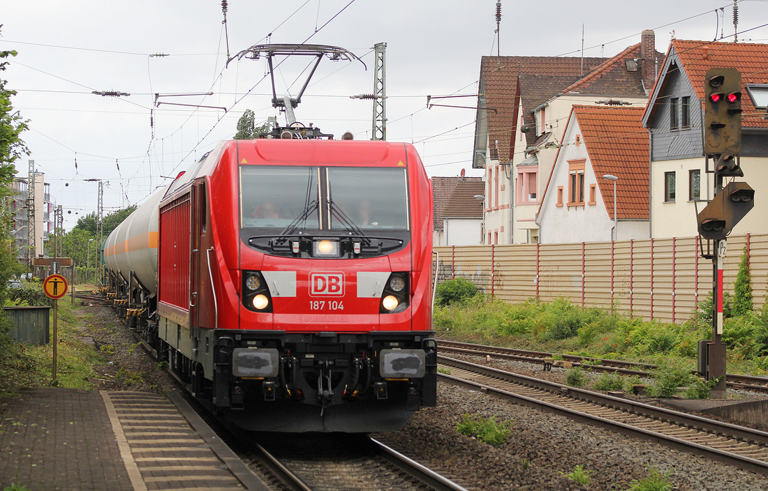 DB Cargo 187 104 wurde am 7. Juni 2017 in Groß-Gerau fotografiert.