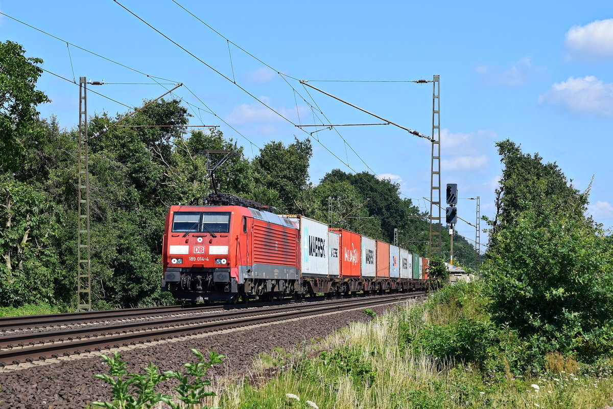 DB Cargo 189 014 mit Containerzug in Richtung Hannover (Eilvese, 16.07.18),