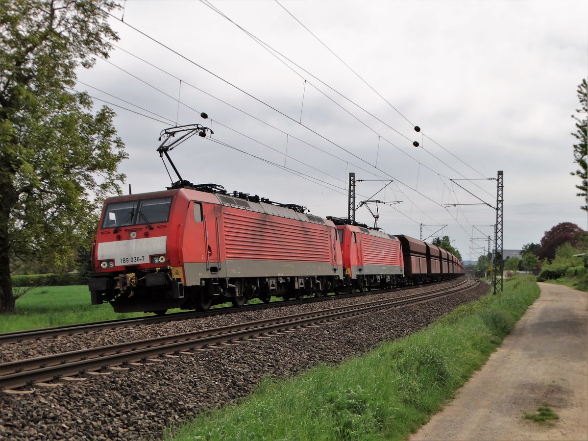 DB Cargo 189 036-7 und 189 xxx-x mit dem 5000. Tonnen Erzbomber am 06.05.17 in Walluf 