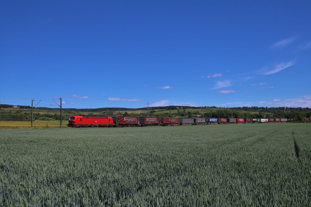 DB Cargo 193 3xx am 30.05.20 in Niederwalluf mit einen KLV Zug 