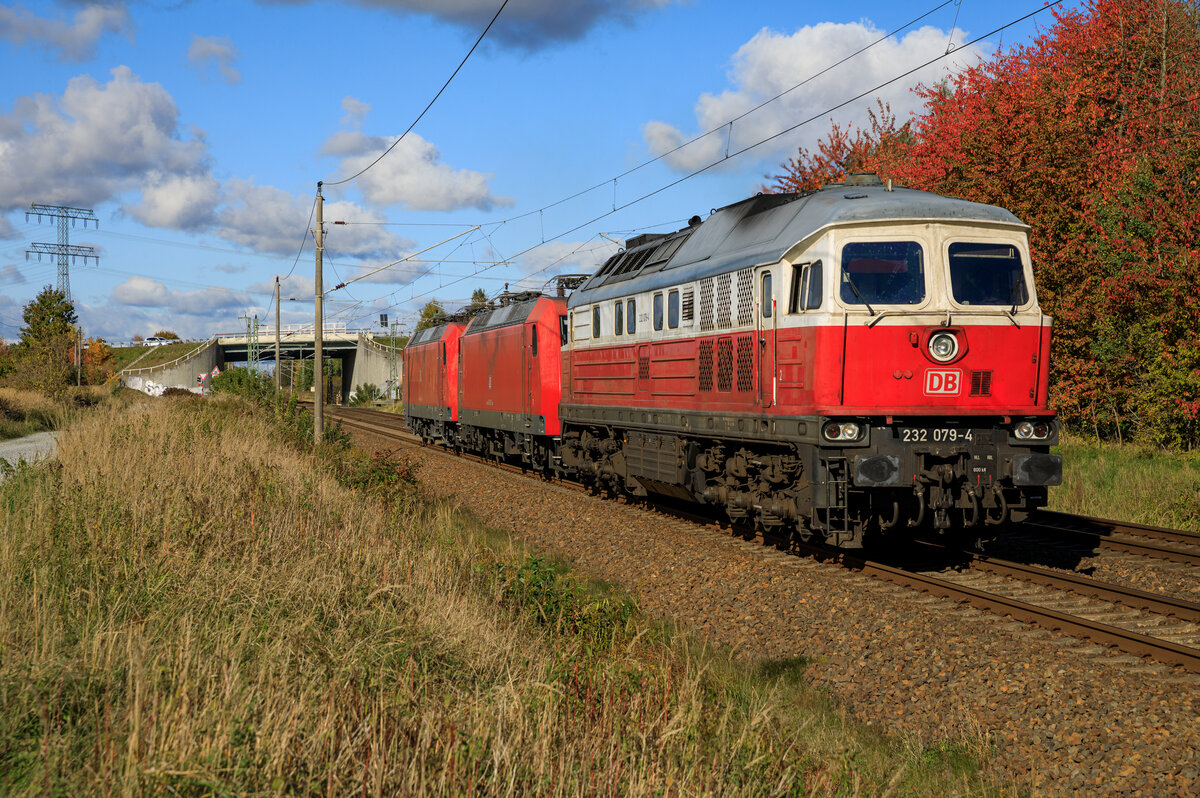 DB Cargo 232 079 mit 2x 145 als Lz am 19.10.2022 in Teschenhagen bei Stralsund aufgenommen.
