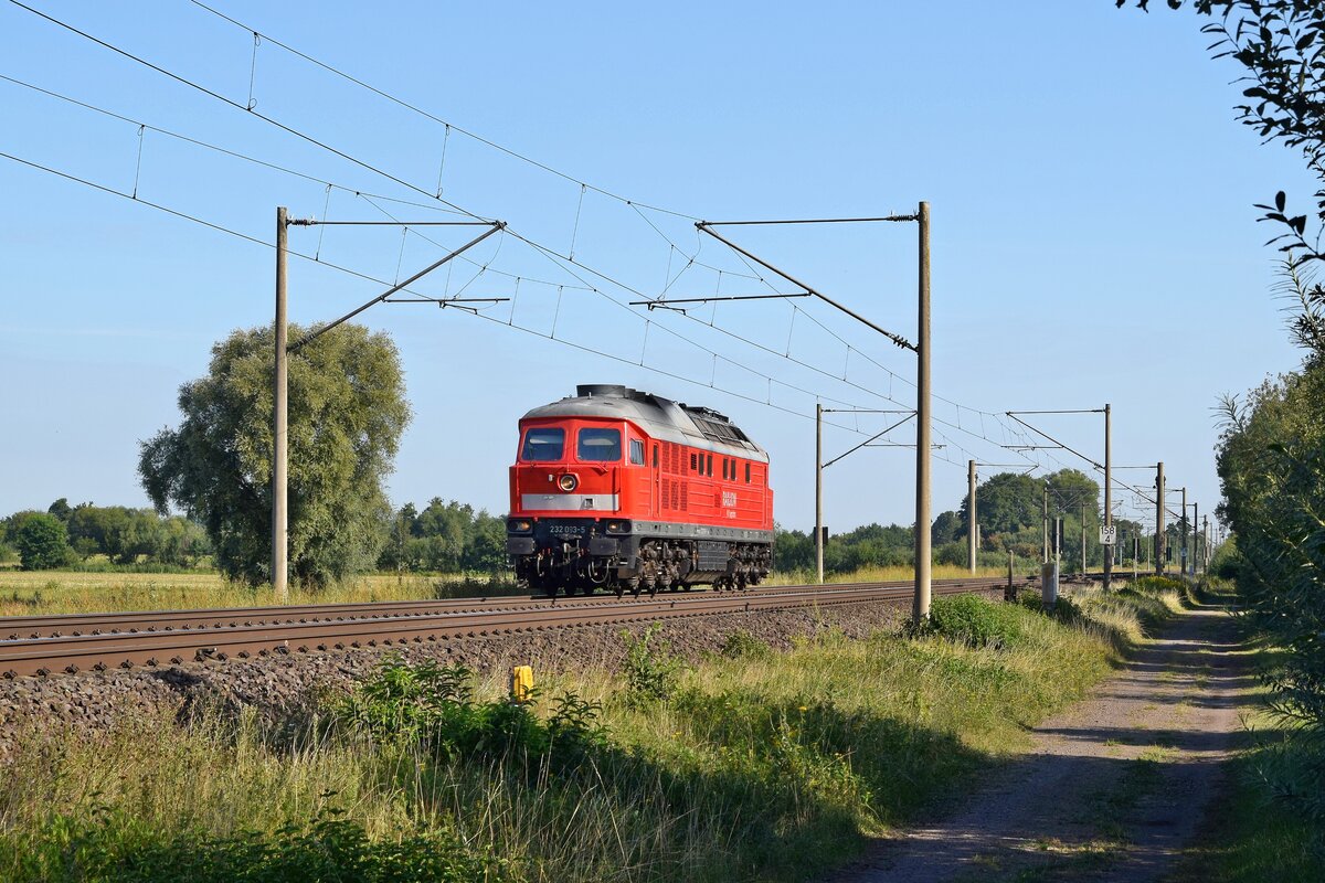 DB Cargo 232 093 in Richtung Osnabrück (Hüde, 24.08.2022).