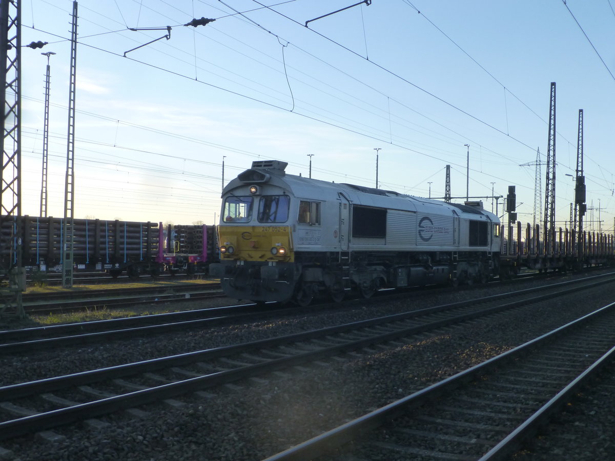 DB Cargo 247 052-4(eigentlich 266) fährt am HP Duisburg-Bissingheim vorbei. Aufgenommen am 22.03.19.