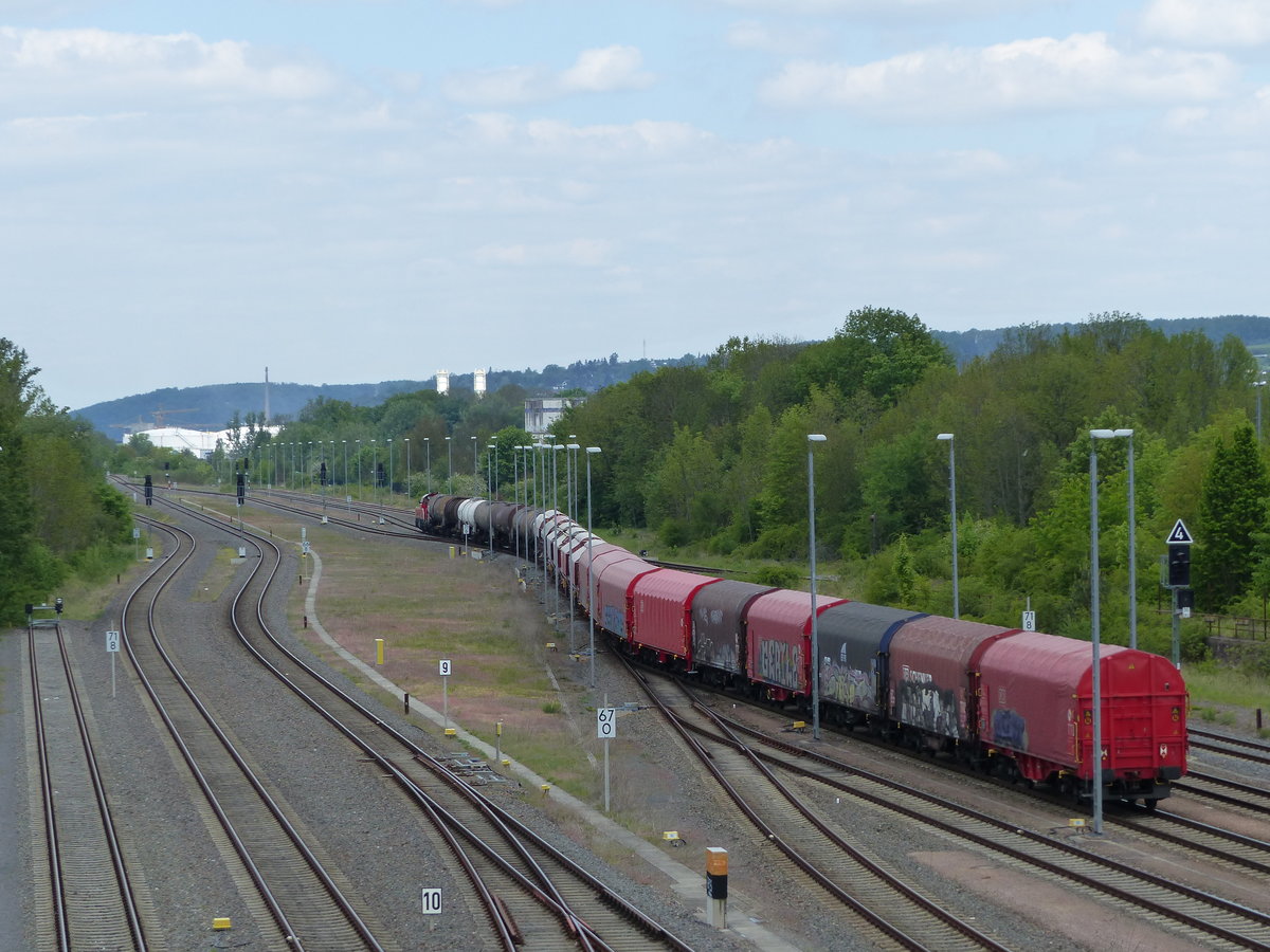 DB Cargo 261 014-5 Voith Gravita 10BB (9280 1261 014-5 D-DB) verlässt Gera mit einem gemischten Güterzug am 15.5.2020