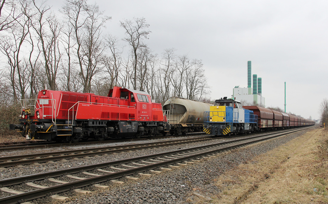 DB Cargo 261 107 und Captrain 275 102 // Duisburg; Stadtteil Wanheim-Angershausen // 07.03.2018