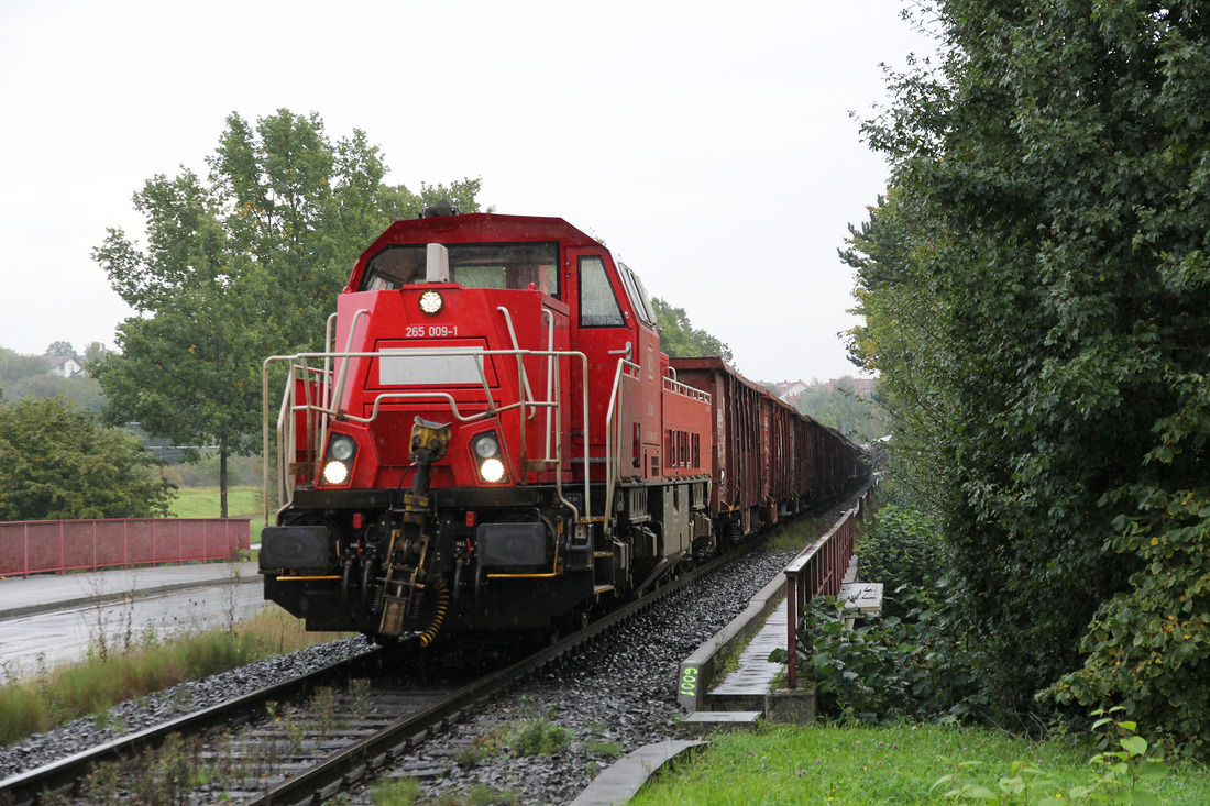 DB Cargo 265 009 mit einer Übergabe von Kassel Rbf nach Baunatal (VW). // Kassel // 25. September 2017
