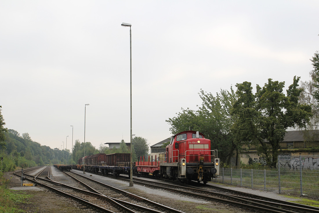 DB Cargo 294 614 // Dortmund-Westerholz // 5. September 2014.
Das Foto wurde von einem öffentlichen Fußgänger-Überweg aufgenommen.
